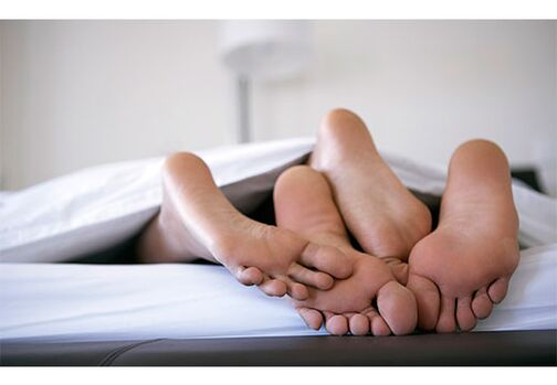 Sexuální kontakt je hlavní cestou přenosu lidského papilomaviru